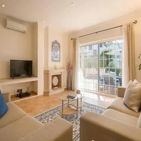 شقة Sleeps 4 With Pool Air Con And Wifi *