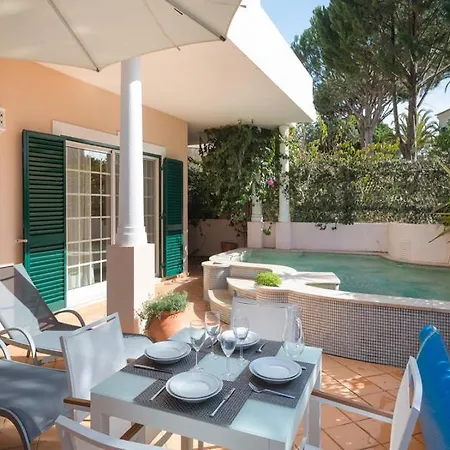Sleeps 4 With Pool Air Con And Wifi Daire *